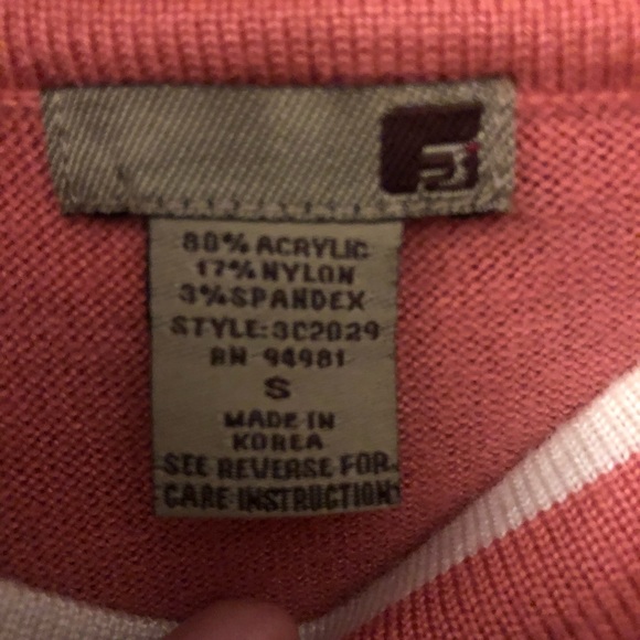 Pink sweater with white trim and bow detail - Picture 4 of 4